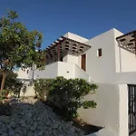 George Skyrosstudios 4*