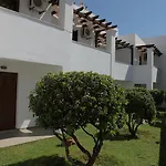 Aparthotel George Skyrosstudios 4*
