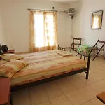 George Skyrosstudios Aparthotel