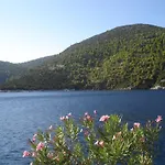 George Skyrosstudios Aparthotel