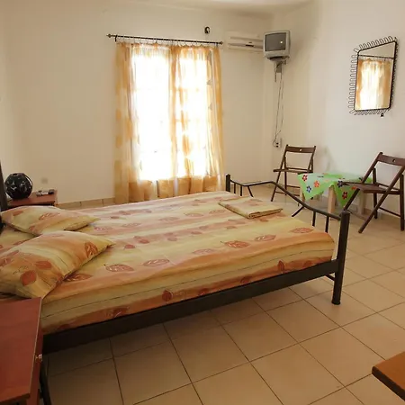 George Skyrosstudios Hotel apartamentowy