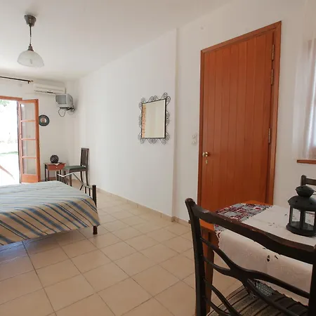 Hotel apartamentowy George Skyrosstudios