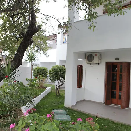 George Skyrosstudios 4*