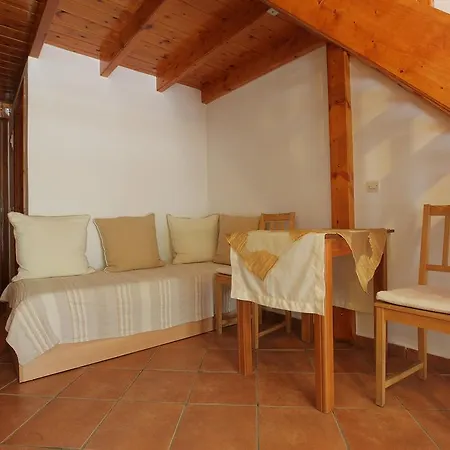 George Skyrosstudios 4*