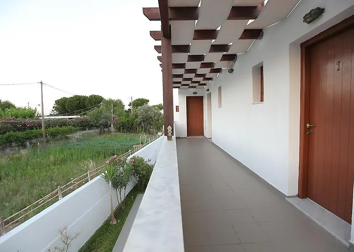 George Skyrosstudios 4*