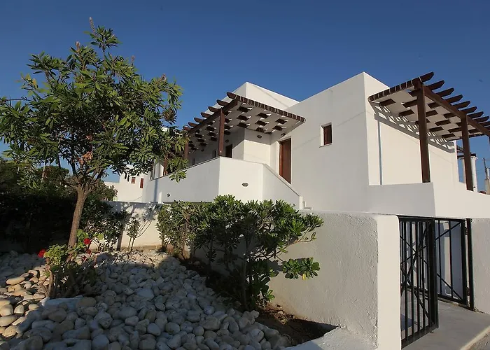 George Skyrosstudios 4*