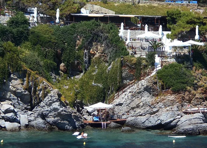 George Skyrosstudios Skyros