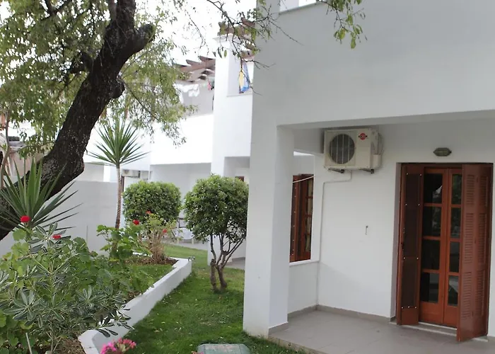 George Skyrosstudios 4*