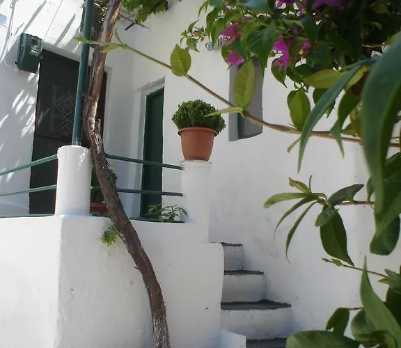 George Skyrosstudios 4* Skyros